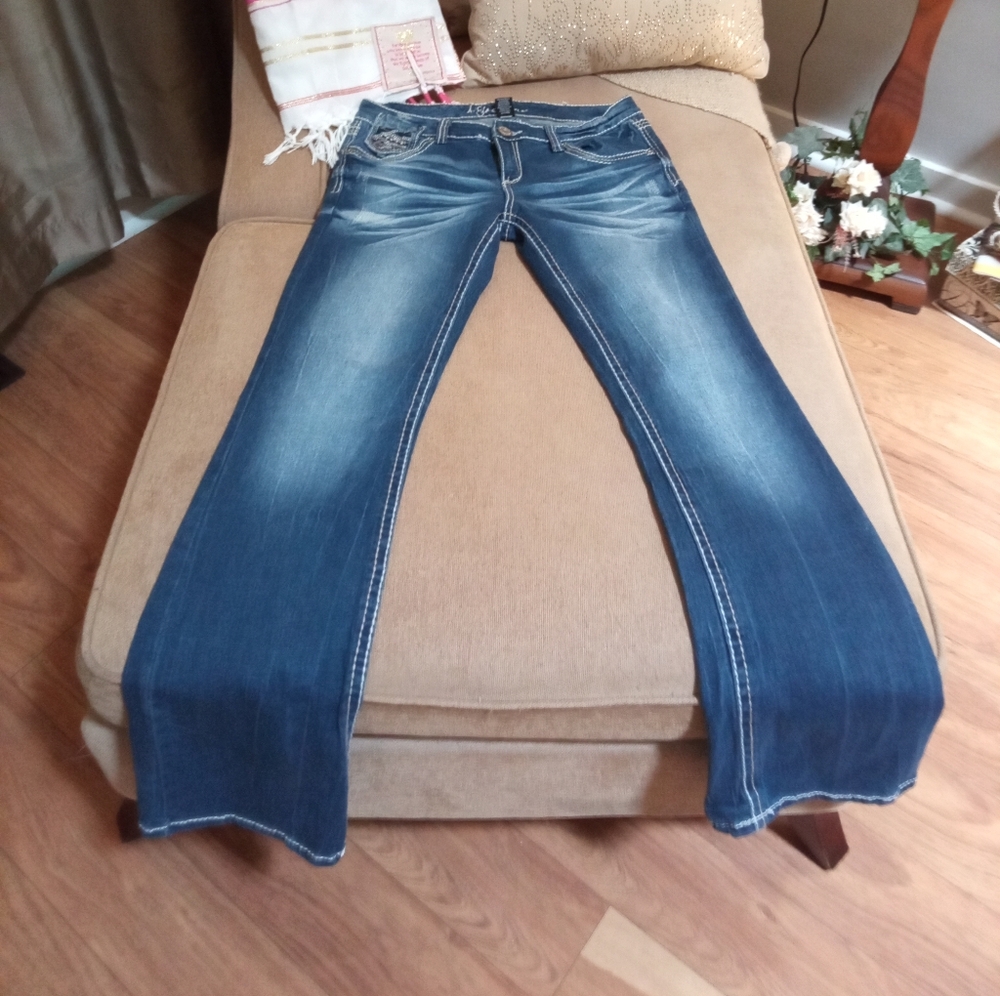 Ariya Embroidered Medrise Dark Blue Distressed Jeans